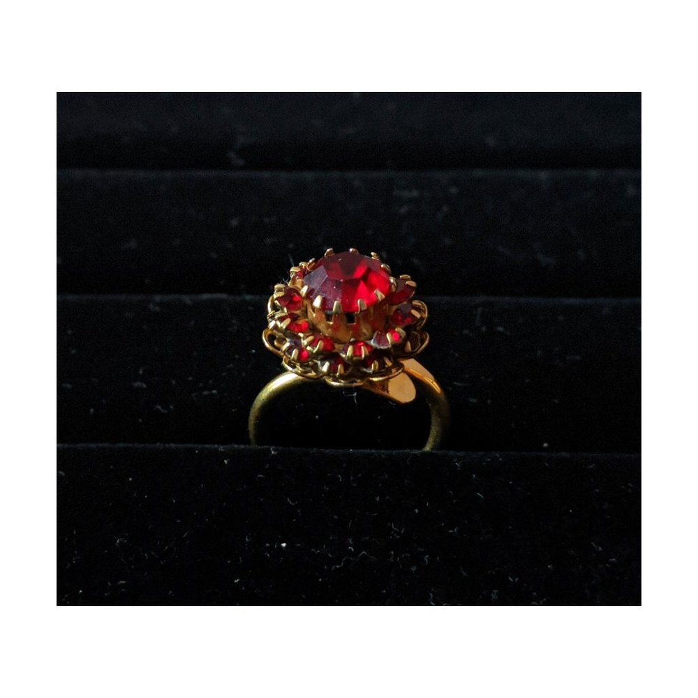 Red gem flower ring